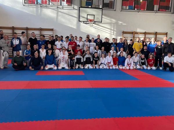 Kampioni Europian Fehmi Mahalla nderoi dhe motivoi garuesit, trajnerët dhe gjithë Federatën e karatesë së Kosovës